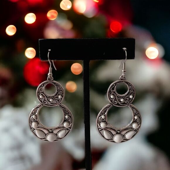 Boho Chandelier Dangle Earrings White Cabochons Silver Tone Western Whimsigoth. - Picture 15 of 16